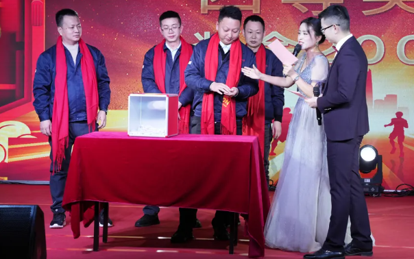黄石部落先锋(中国)2024年终晚会：凝心聚力，共创辉煌！